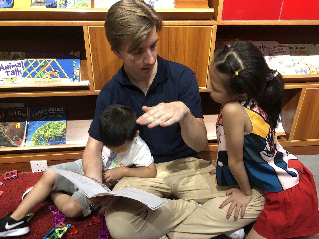 TEFL teacher with students at Scholastic Wuhan